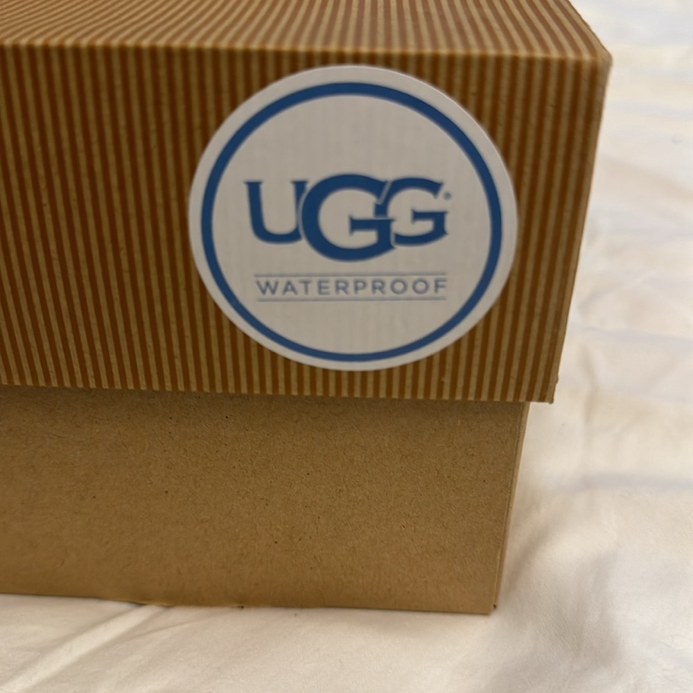 UGG Bellegarde Quilted Leather waterproof Shearling Boots, Black, Size 7.5 - Picture 8 of 10